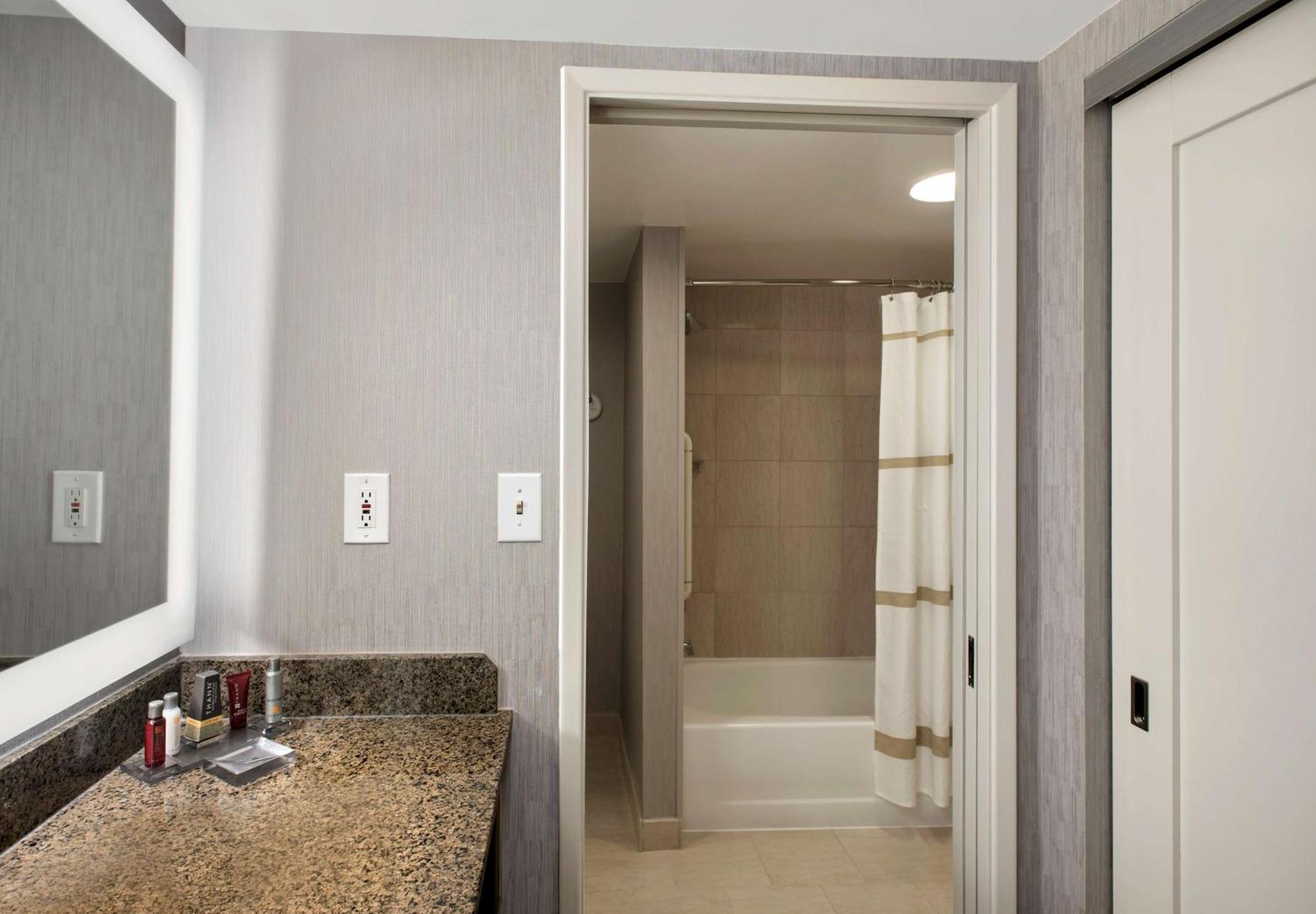 Embassy Suites By Hilton Bethesda Washington Dc Esterno foto