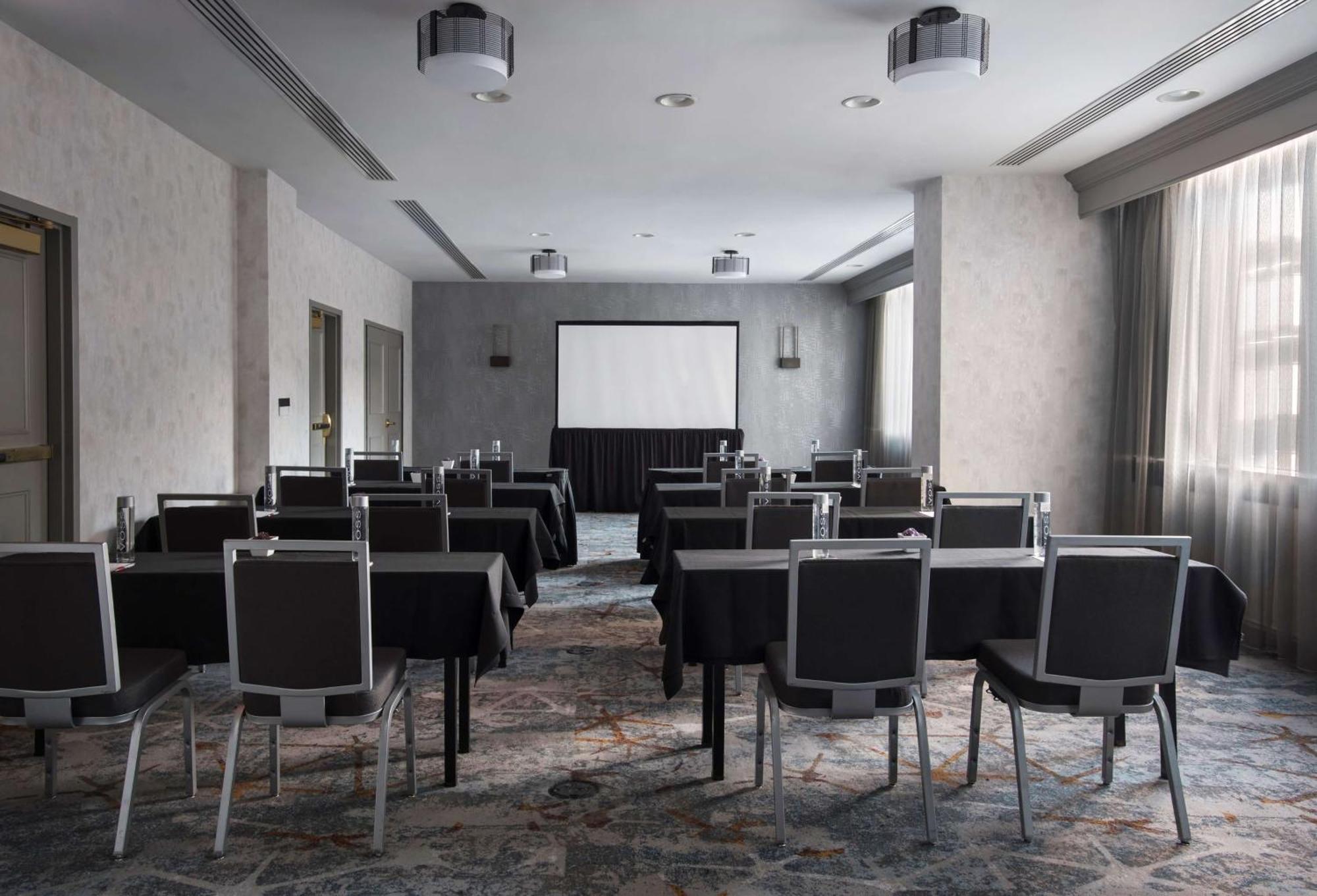 Embassy Suites By Hilton Bethesda Washington Dc Esterno foto